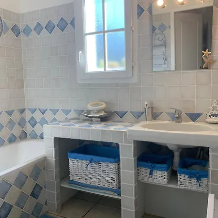 Maison Spacieuse Avec Piscine Partagée à Gassin