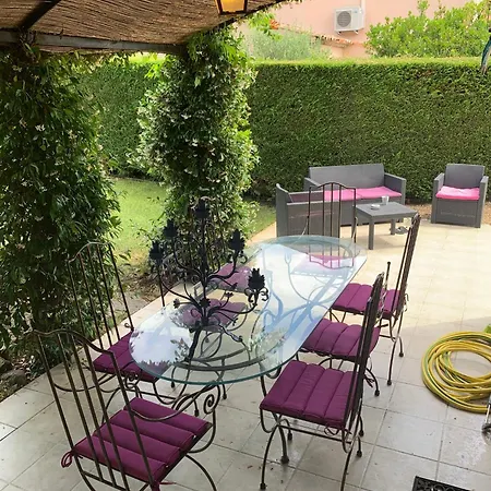 Maison Spacieuse Avec Piscine Partagée à *