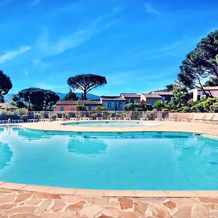 Maison Spacieuse Avec Piscine Partagee A Gassin