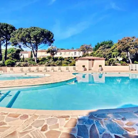 Maison Spacieuse Avec Piscine Partagee A * Gassin