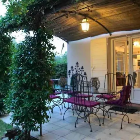 Maison Spacieuse Avec Piscine Partagee A *