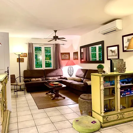 Maison Spacieuse Avec Piscine Partagee A * Gassin