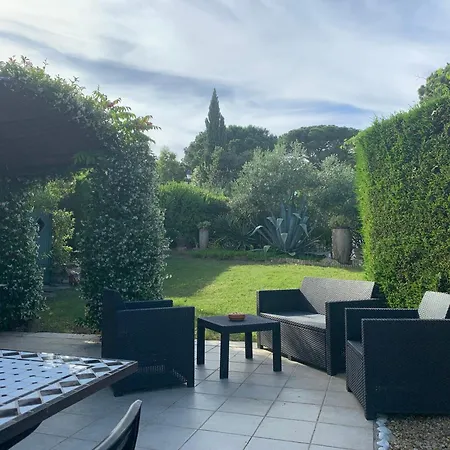 Maison Spacieuse Avec Piscine Partagee A