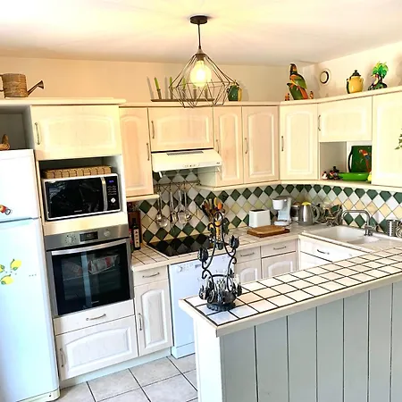 Σπίτι διακοπών Maison Spacieuse Avec Piscine Partagee A