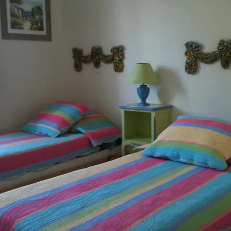 Maison Spacieuse Avec Piscine Partagee A *