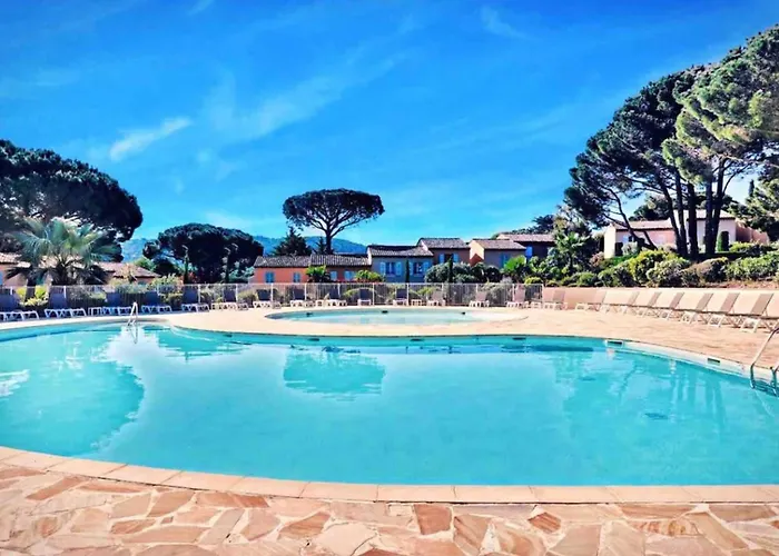 Maison Spacieuse Avec Piscine Partagee A 別荘 *