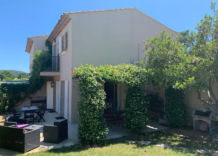 別荘 Maison Spacieuse Avec Piscine Partagee A