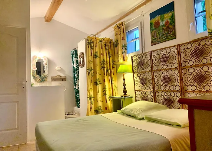 別荘 Maison Spacieuse Avec Piscine Partagee A