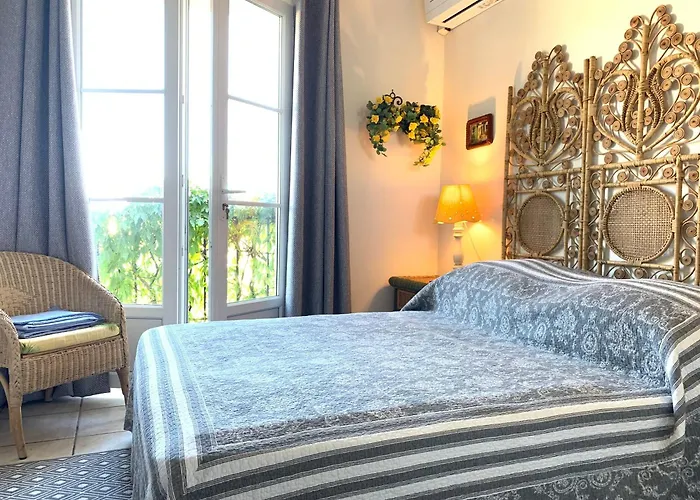 Maison Spacieuse Avec Piscine Partagee A Gassin