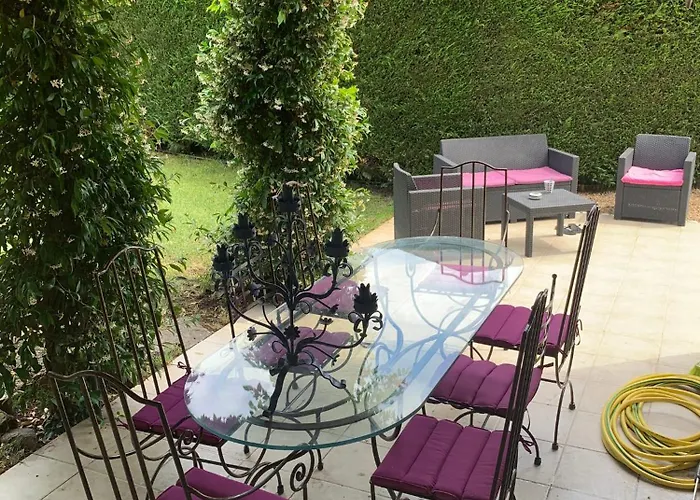 Maison Spacieuse Avec Piscine Partagee A *